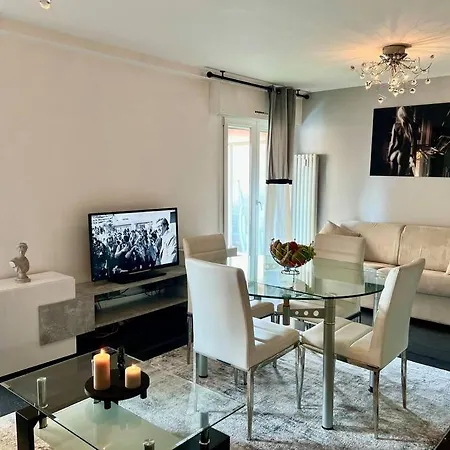 The Blue Pearl - Centre Apartment *